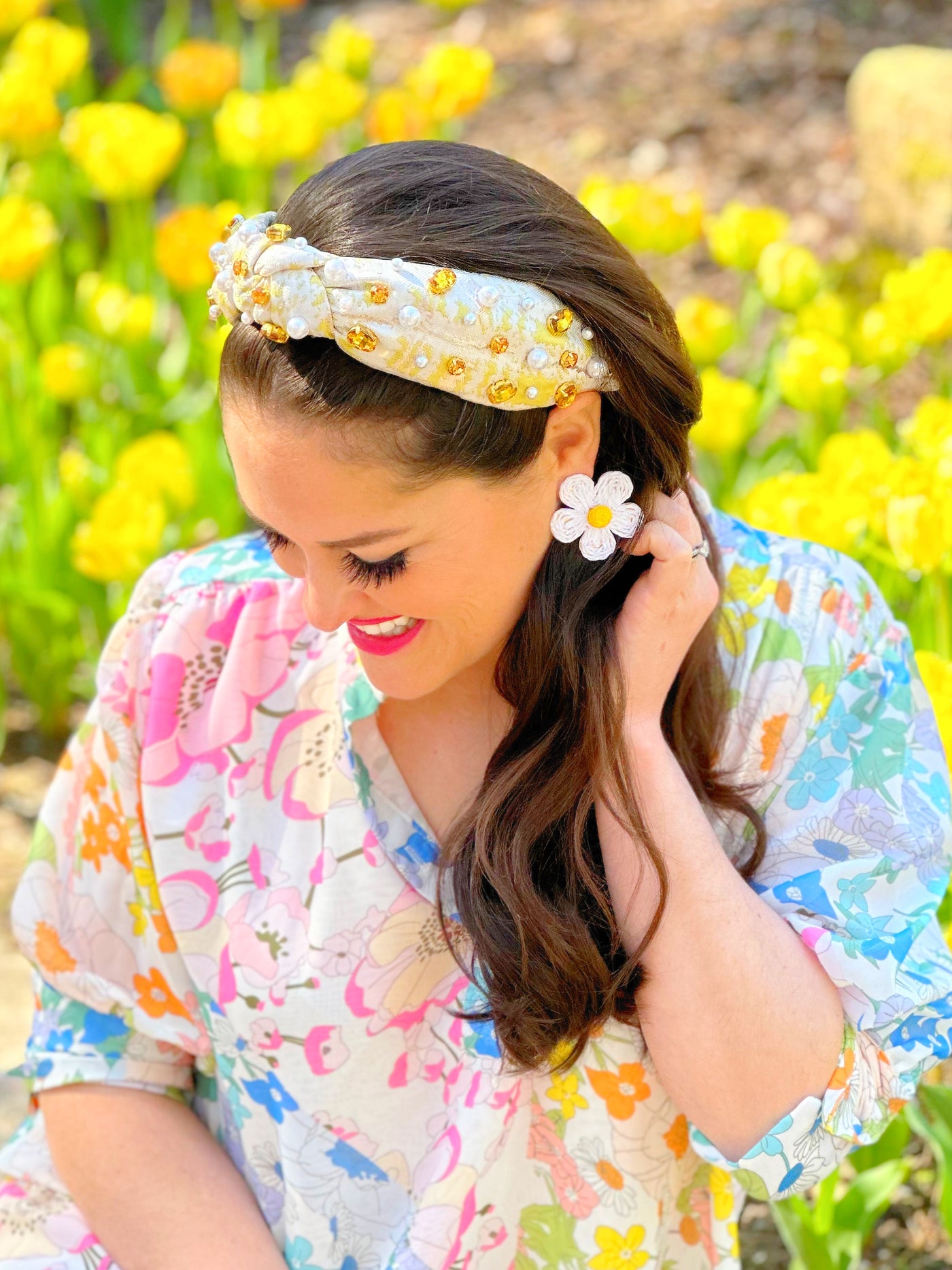 White Raffia Daisy Earrings