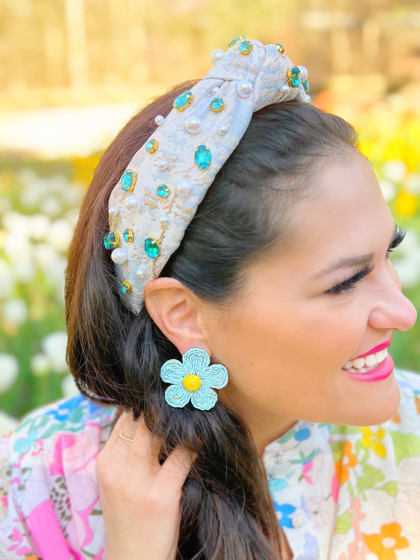 Light Blue Raffia Daisy Earrings